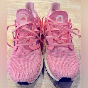 Adidas women's Ultra Boost 20 PRIMEBLUE series in size 9 1/2 worn for casual use